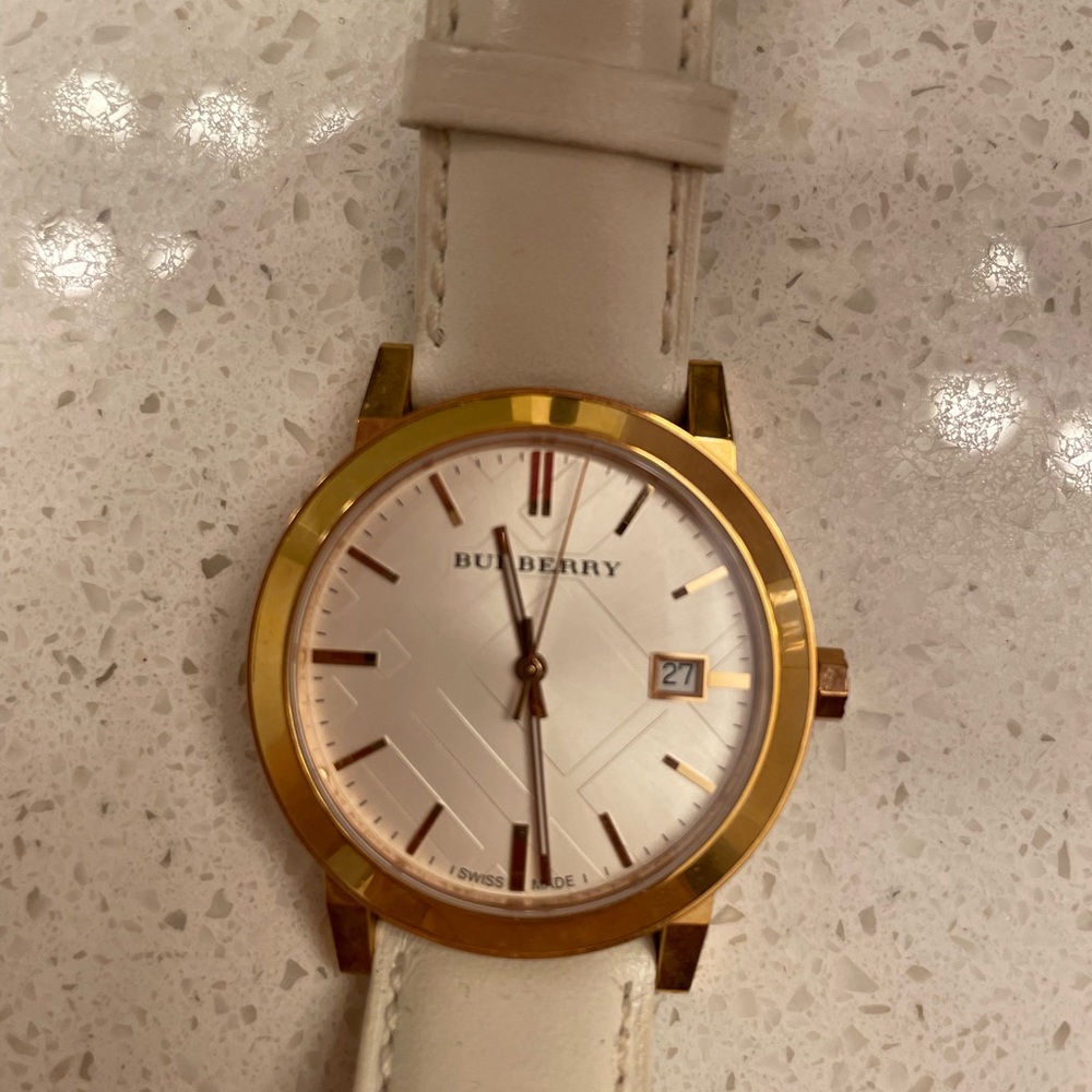 Burberry “The City” rose gold watch